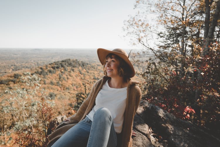 Una mujer sonriendo