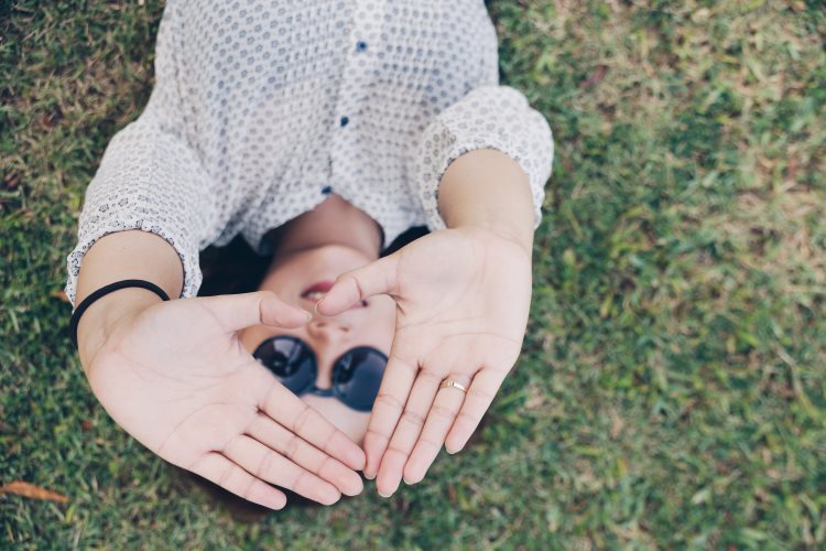 Cómo son las mujeres nacidas el 10 de Octubre: Personalidad y compatibilidad con otros signos