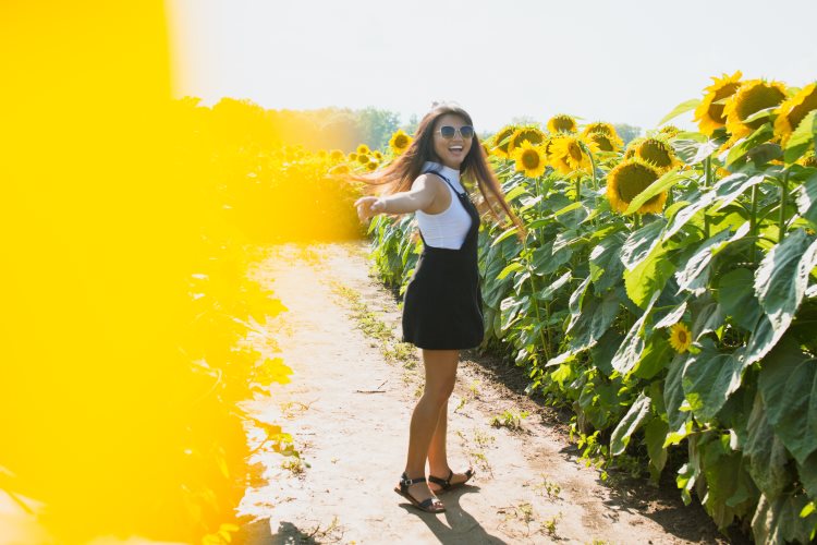 Jovencita disfrutando la vida