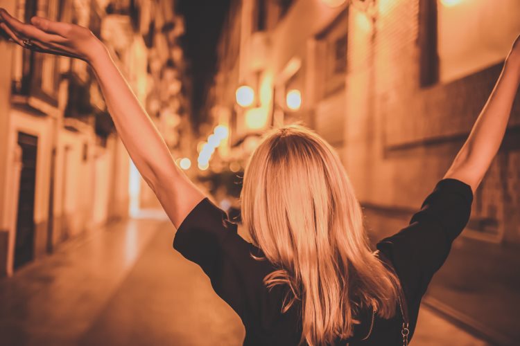 Una mujer de una gran belleza