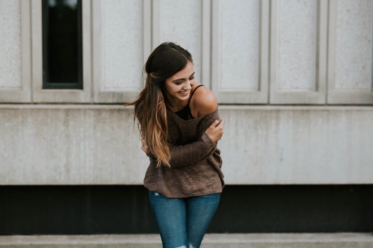 Joven con una sonrisa deslumbrante