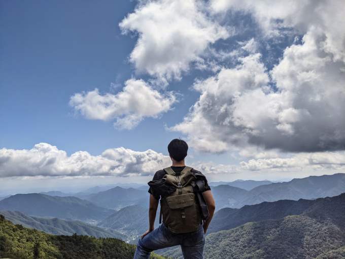 hombre solo naturaleza 06